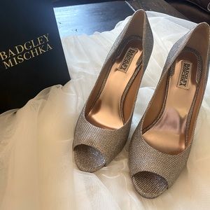 NEW! Badgley Mischka Peep Toe